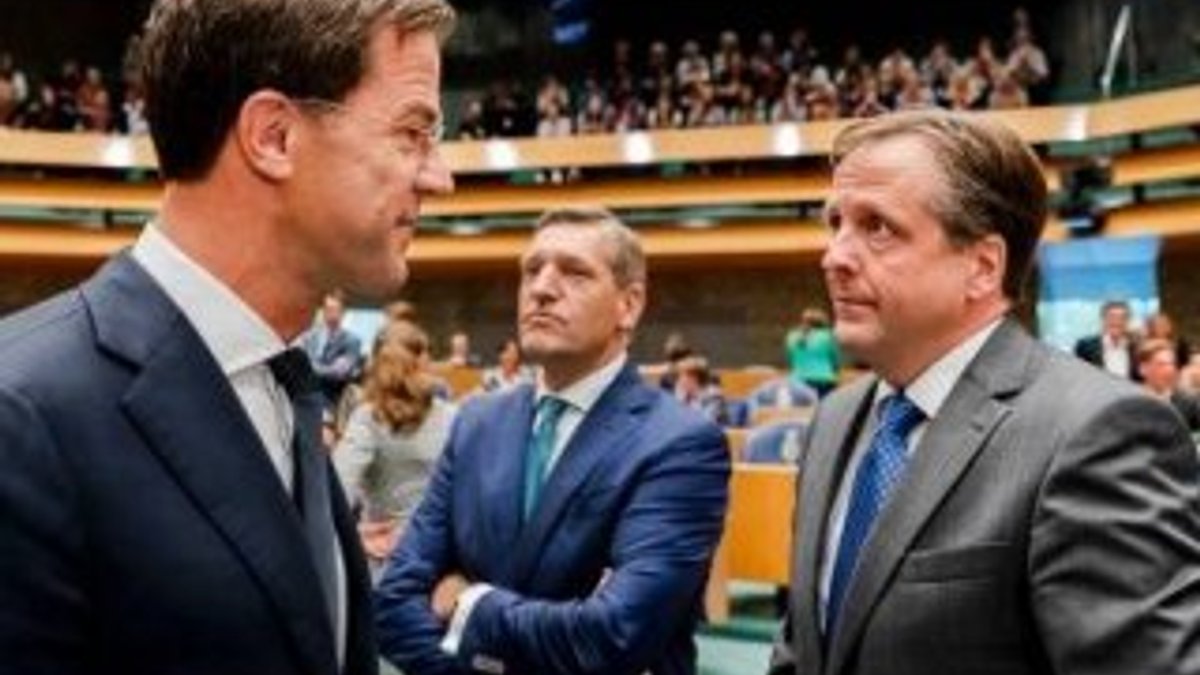 Hollanda'da koalisyona dördüncü aranıyor