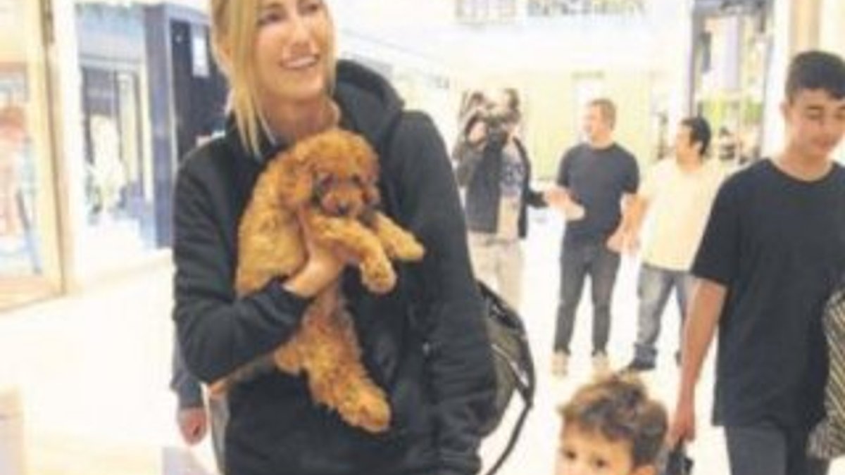 Çağla Şikel 3 bin 500 Euro’ya yavru köpek aldı