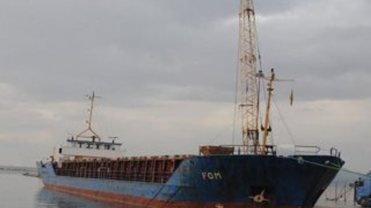 Bandırma'da kargo gemisi yan yattı