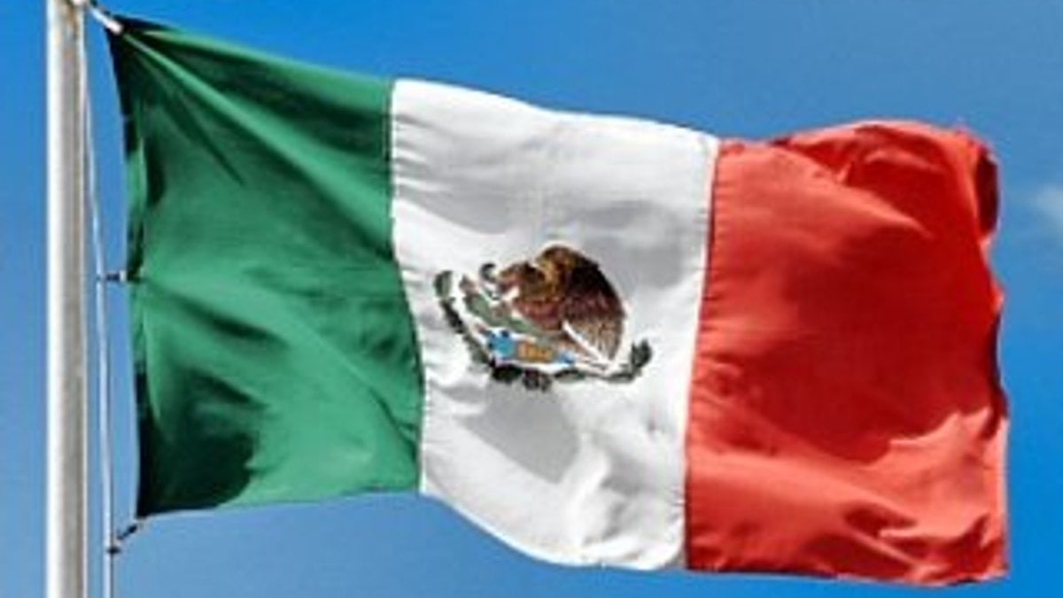 Meksika'da gazetecileri soydular