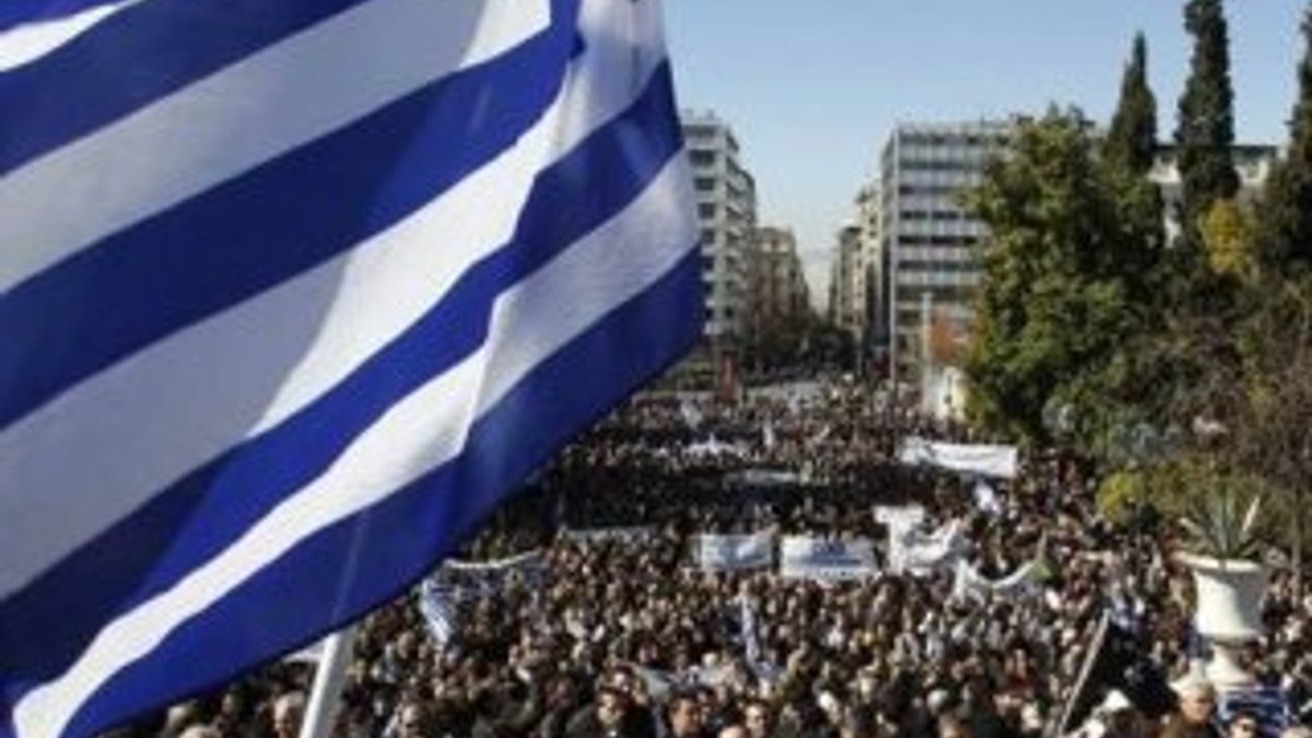 Yunanistan'da memurlar ve işçilerden grev kararı