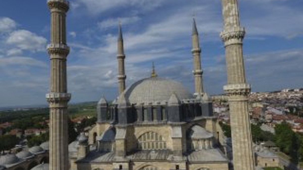 Selimiye Camisi'nin minareleri mahyayla süslendi