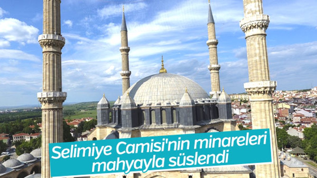 Selimiye Camisi'nin minareleri mahyayla süslendi