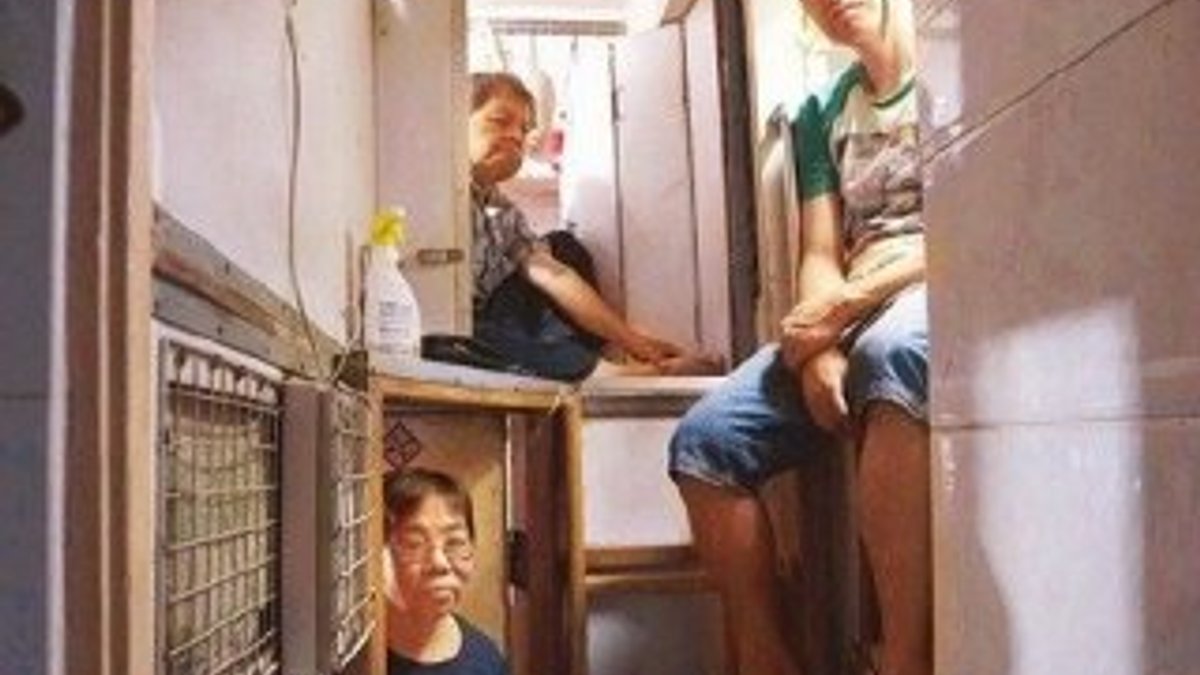 Hong Kong'da 2 metrekarelik evlerde yaşanıyor