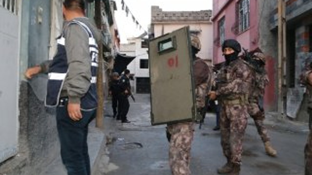 Adana'da farklı suçlardan aranan 15 kişi yakalandı