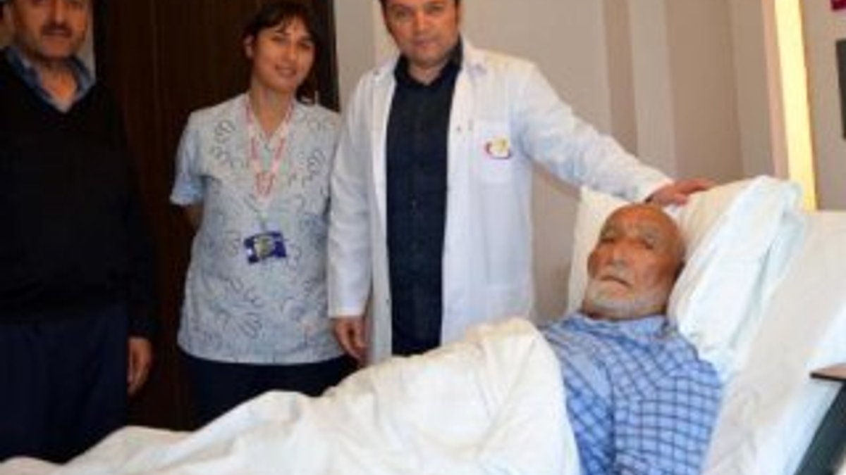 85 yaşındaki Osman dededen 220 gram taş çıktı