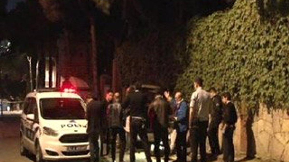 Üsküdar'da otomobilin içerisinde erkek cesedi bulundu
