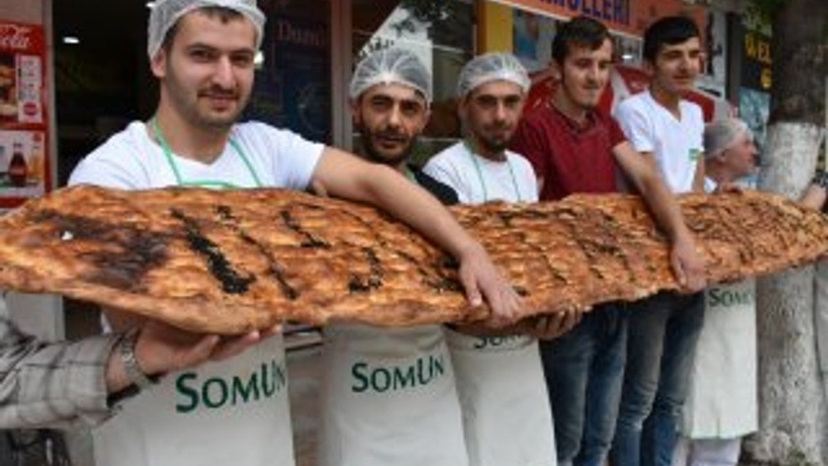 Amasya'da 4 metrelik Ramazan pidesi yapıldı