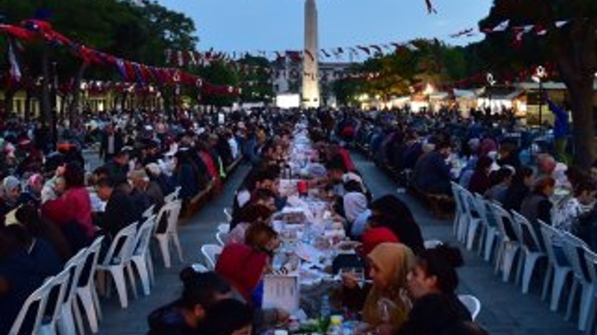 Sultanahmet'te 30 bin kişilik iftar