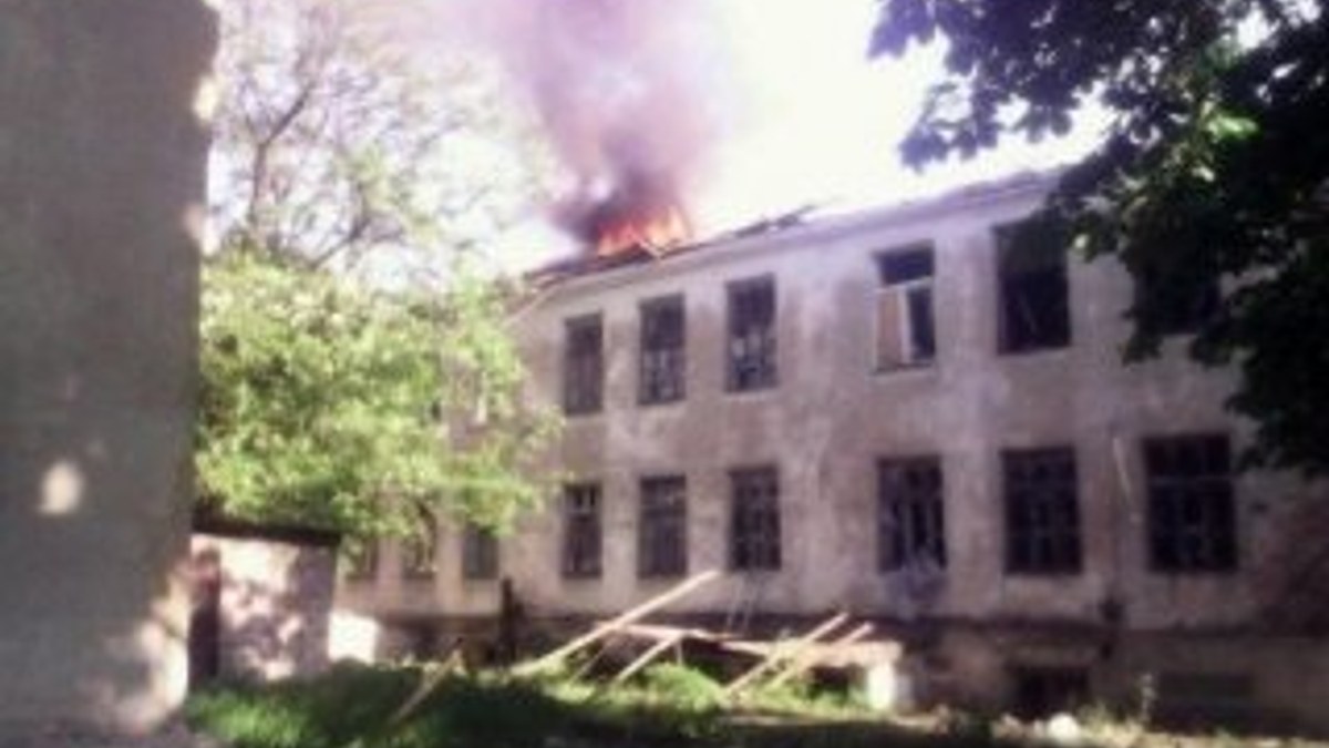 Ukrayna'da hastaneye ve okula top mermisi atıldı