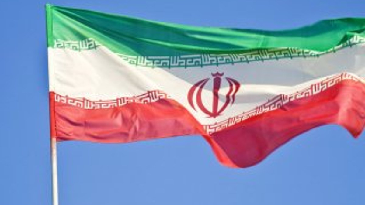 İran'da siyasi çekişmeler devam ediyor