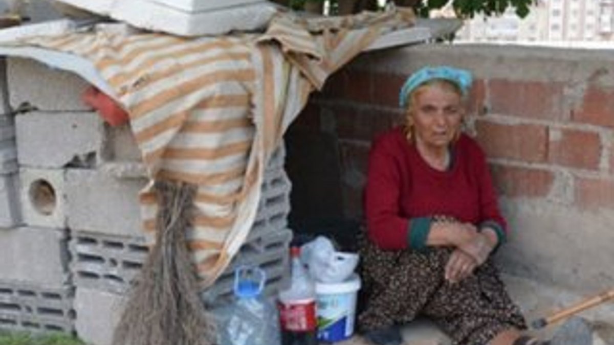 68 yaşındaki kadın sokakta yaşıyor