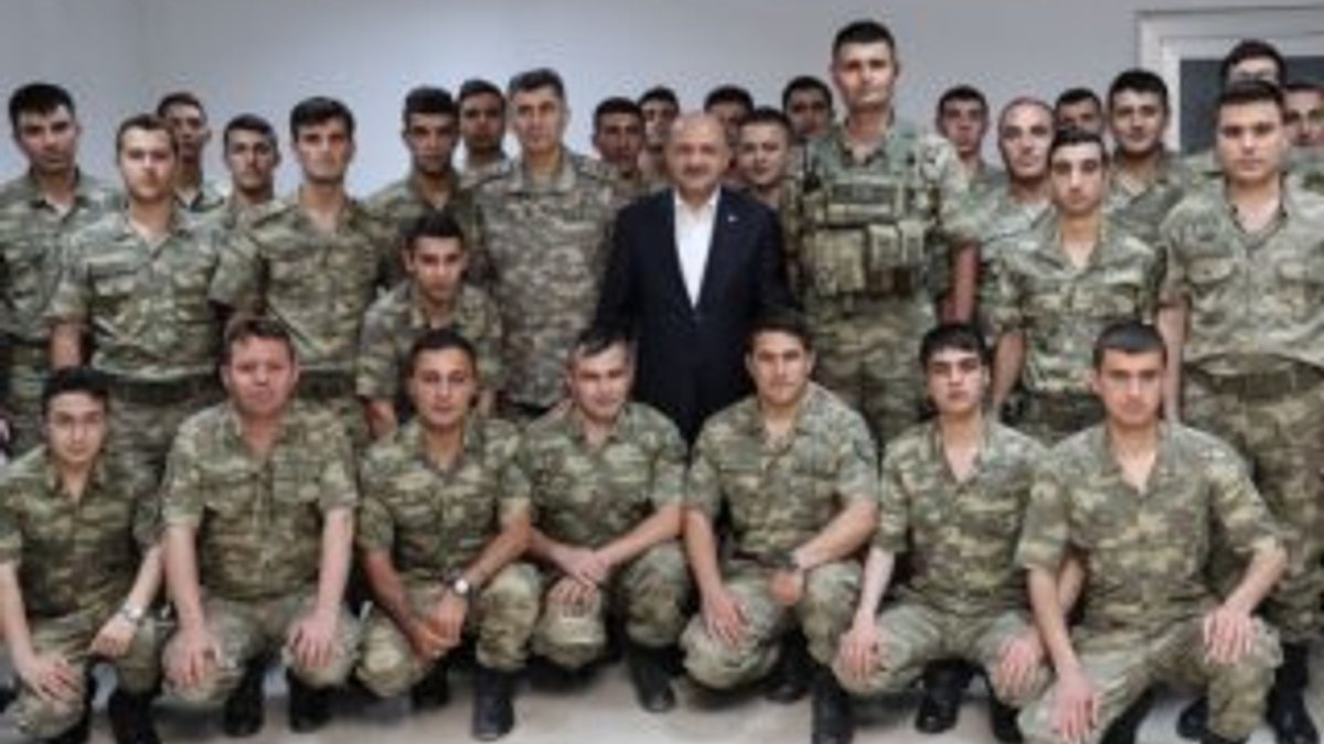 Milli Savunma Bakanı Dağlıca'da sahur yaptı