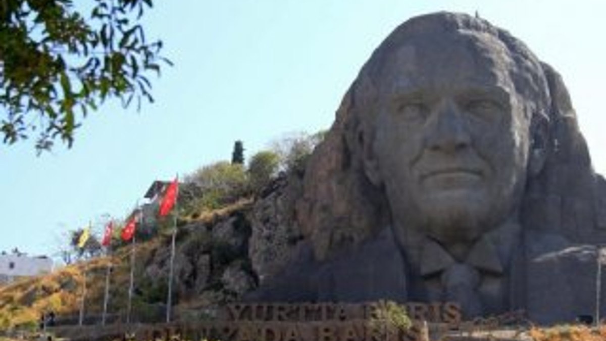 42 metrelik Atatürk maskı bakımda