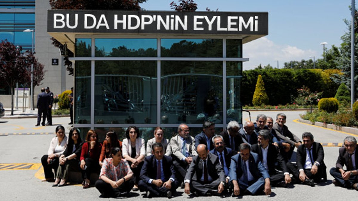 HDP, AYM önünde oturma eylemi başlattı