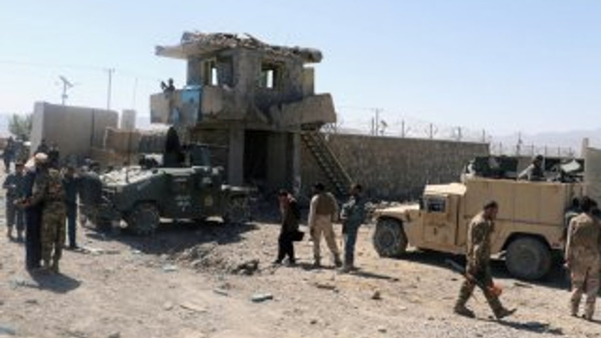 Afganistan'da bölge komutanlığına saldırı