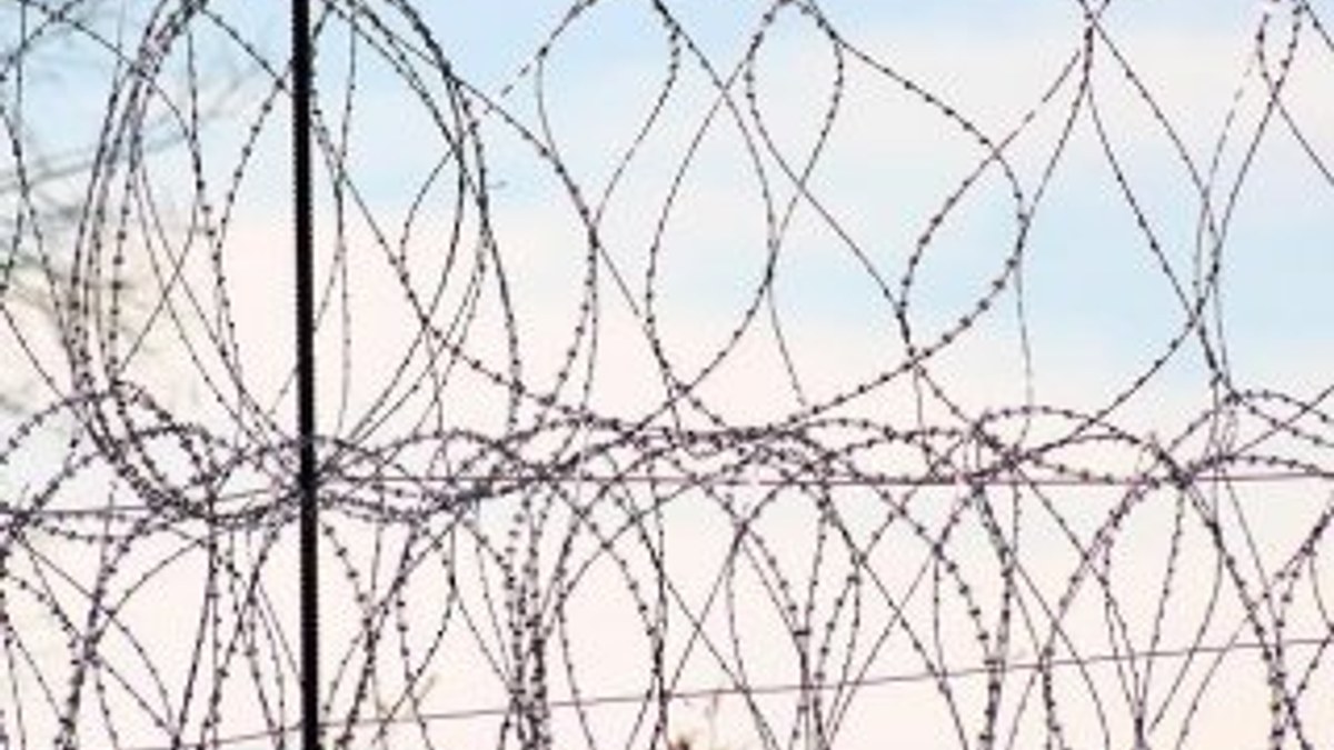 Pakistan Afganistan sınırına tel örgü çekiliyor