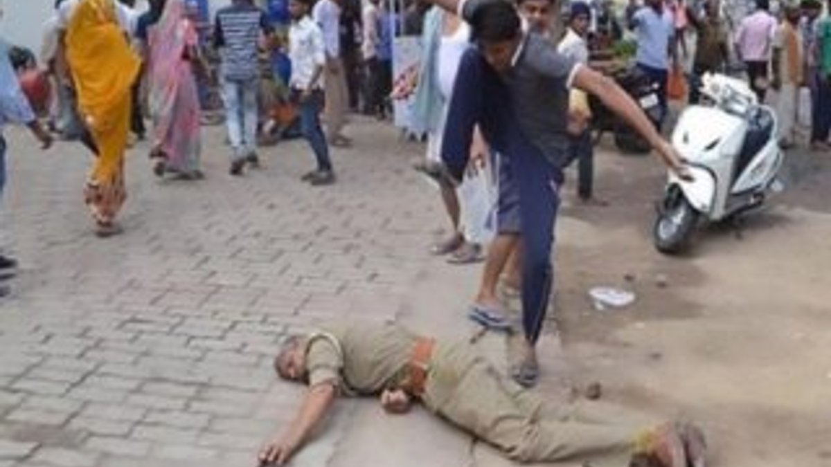 Hindistan'da yoğun bakımda tecavüz halkı sokağa döktü