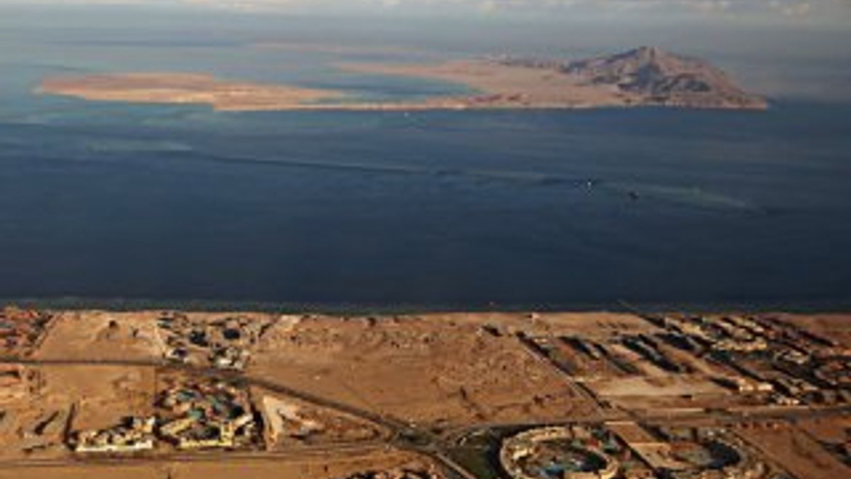 Tiran ve Sanafir adaları Suudi Arabistan'a geçti