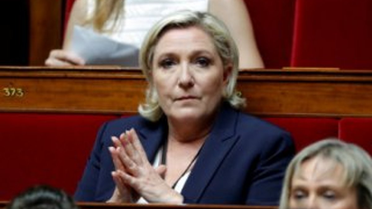 Le Pen'e soruşturma