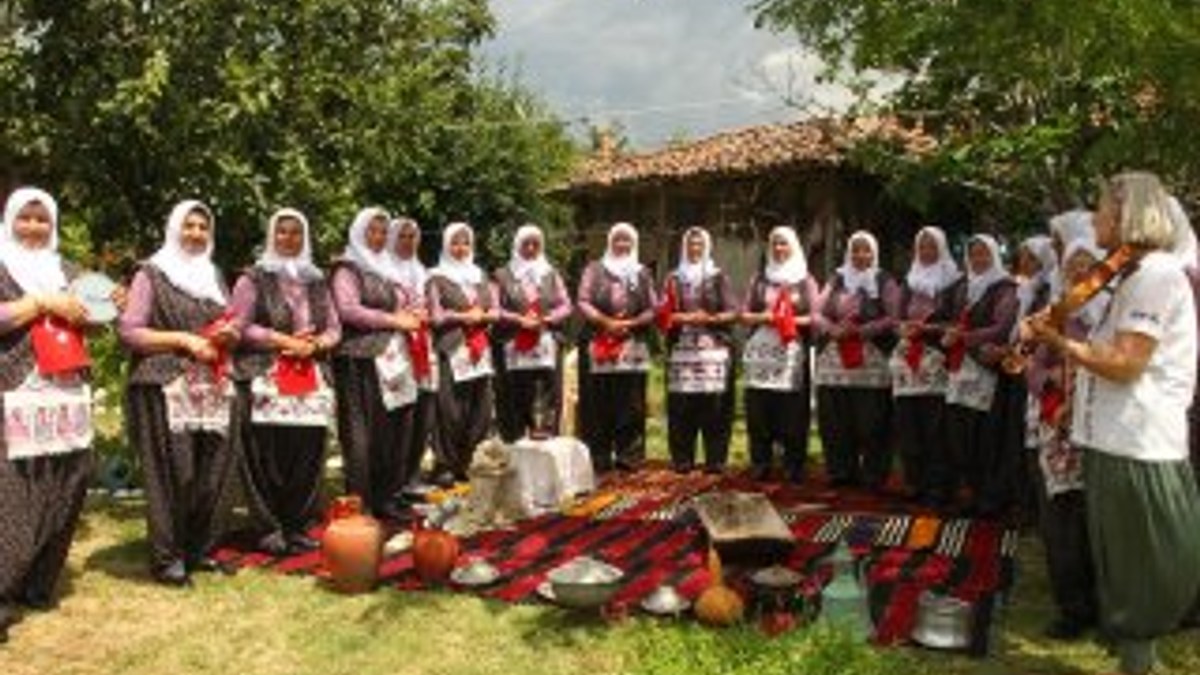 Köylü kadınların türkü aşkı koro kurdurdu