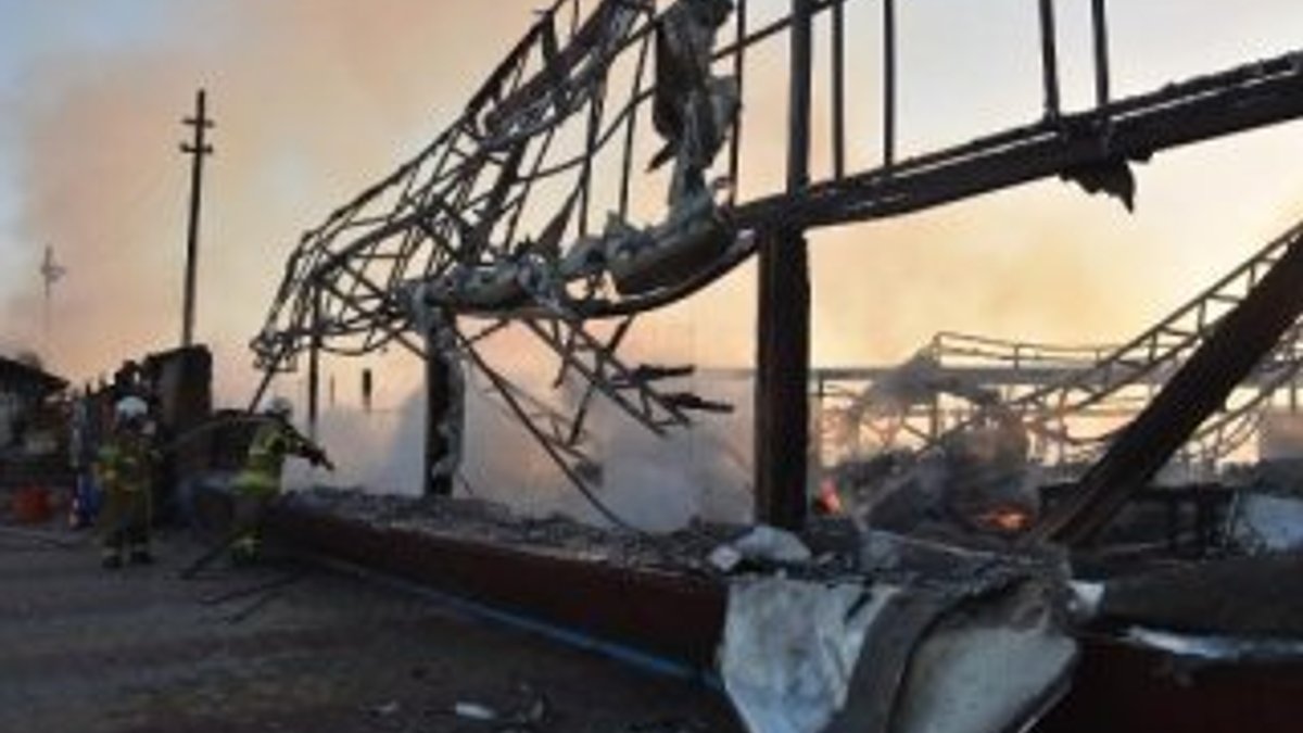 İzmir'de yangın: 2 restoran kül oldu