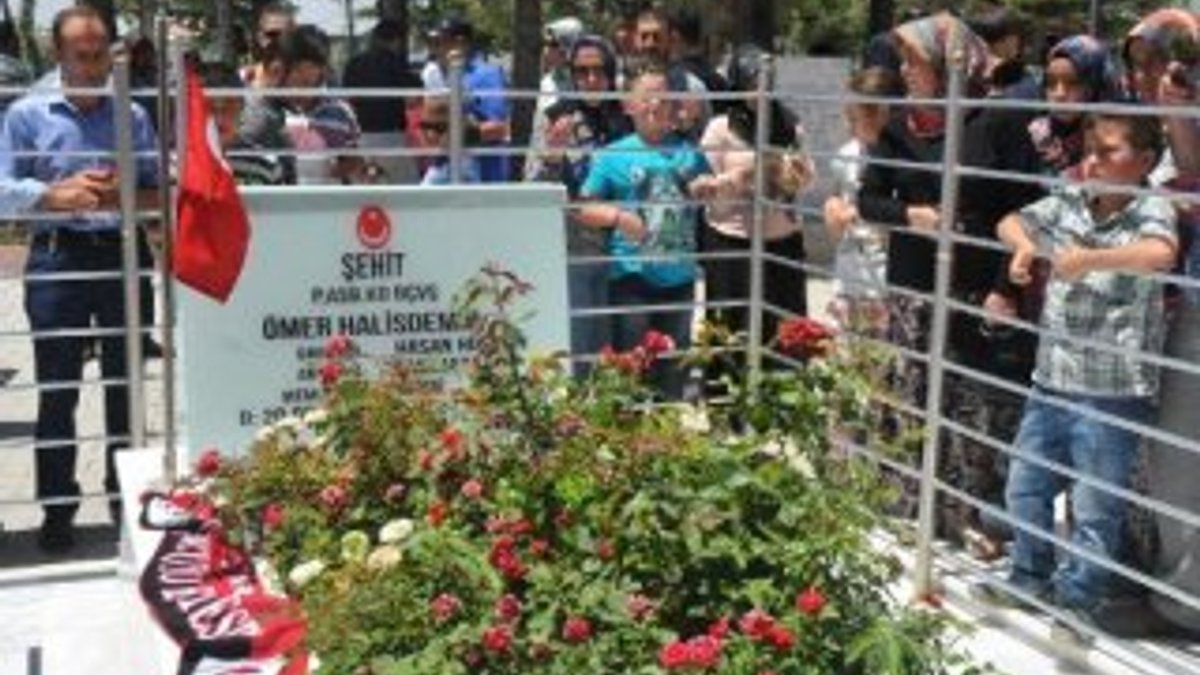 Şehit Ömer Halisdemir'in mezarına ziyaretçi akını
