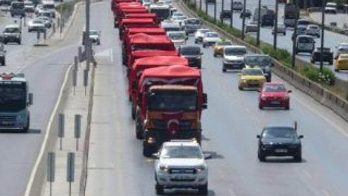 15 Temmuz'a özel Türk bayraklı kamyon konvoyu