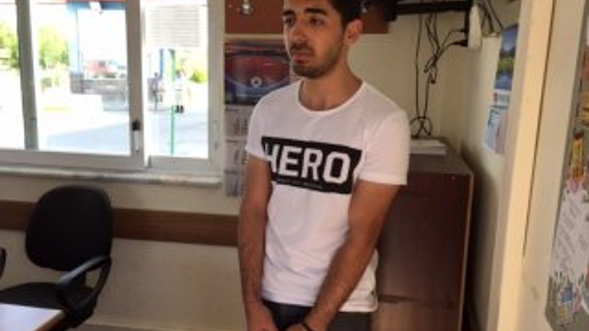 'Hero' yazılı tişörtle duruşma salonuna girmek istedi