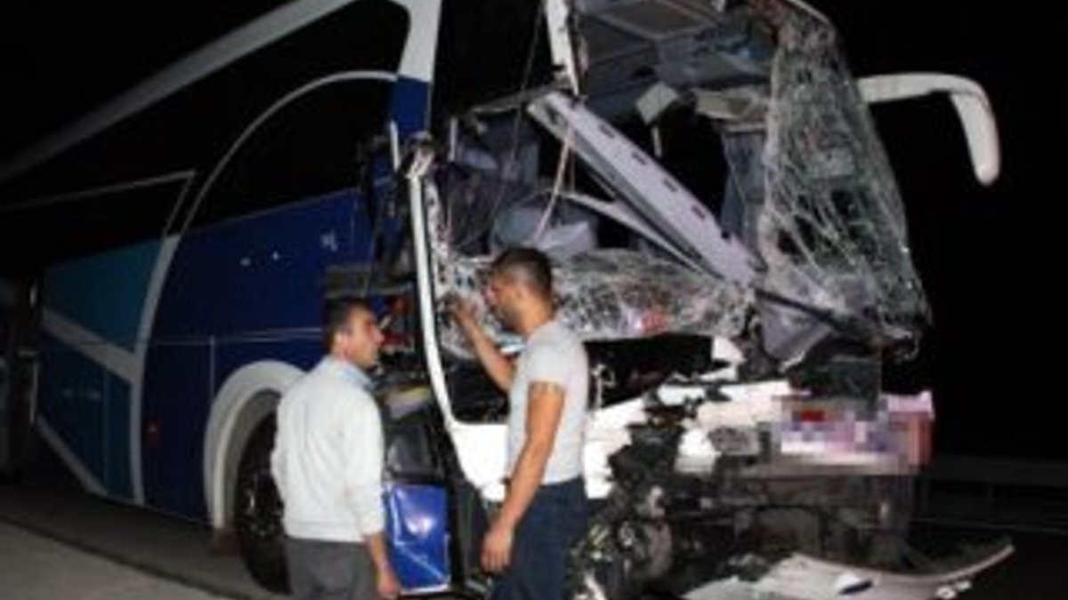 Isparta'da yolcu otobüsü kaza yaptı: 1 ölü