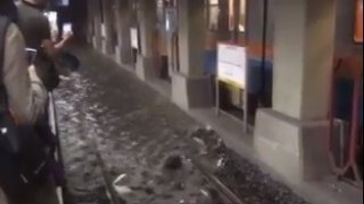 Sağanak yağış metroları da etkiledi