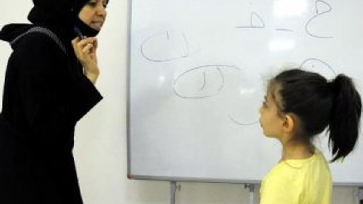 Suriyeli Reem, Türk çocuklarına Arapça öğretiyor