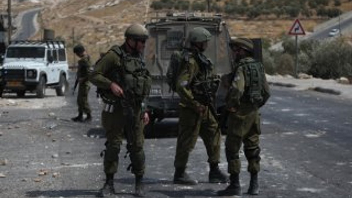 İsrail polisi Filistinli eski bakanı gözaltına aldı