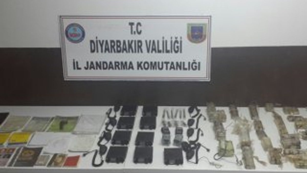 Diyarbakır'da örgüte ait patlayıcı ve telsizler bulundu