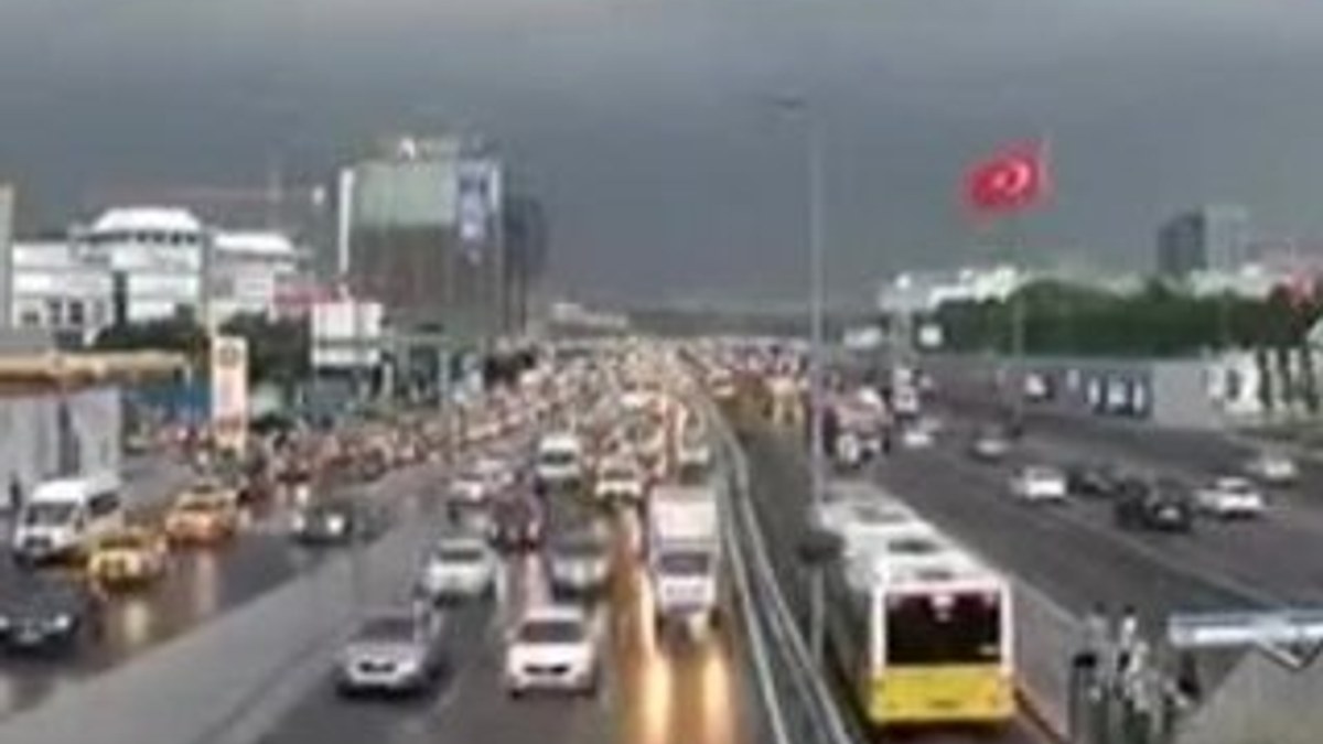 İstanbul'u yağmur esir aldı