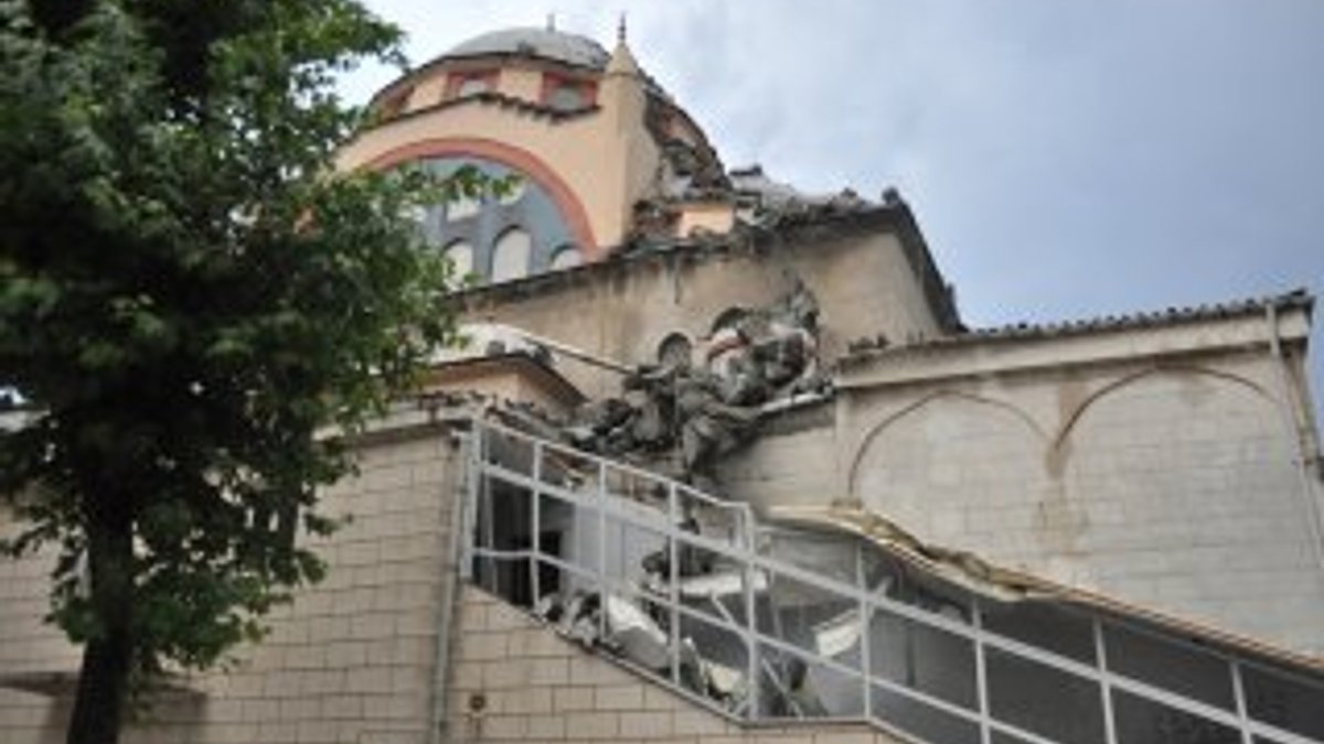 İstanbul'da caminin minaresi yıkıldı