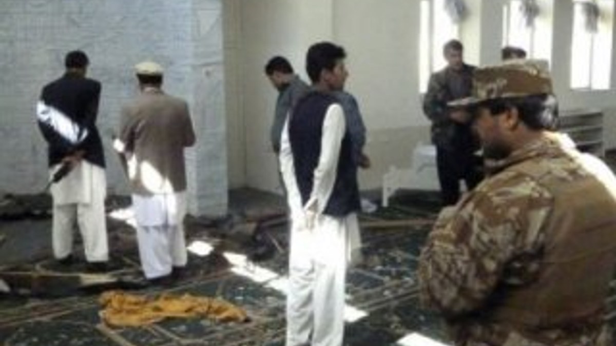 Afganistan'da camiye saldırı