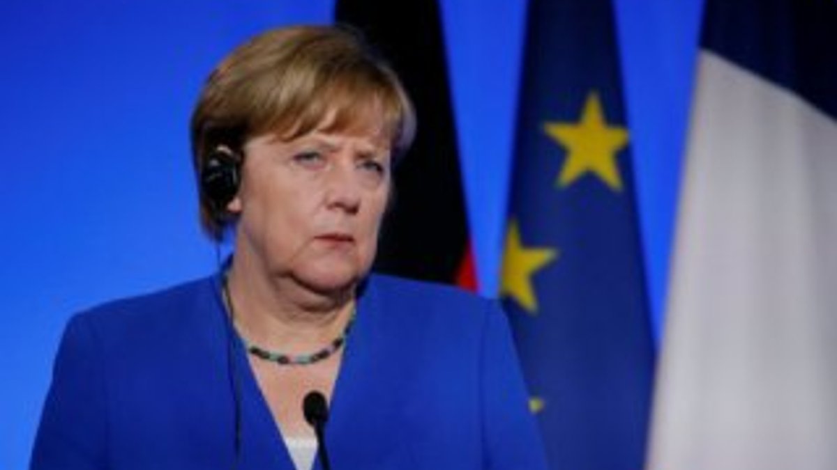 Merkel'in popülaritesi düştü