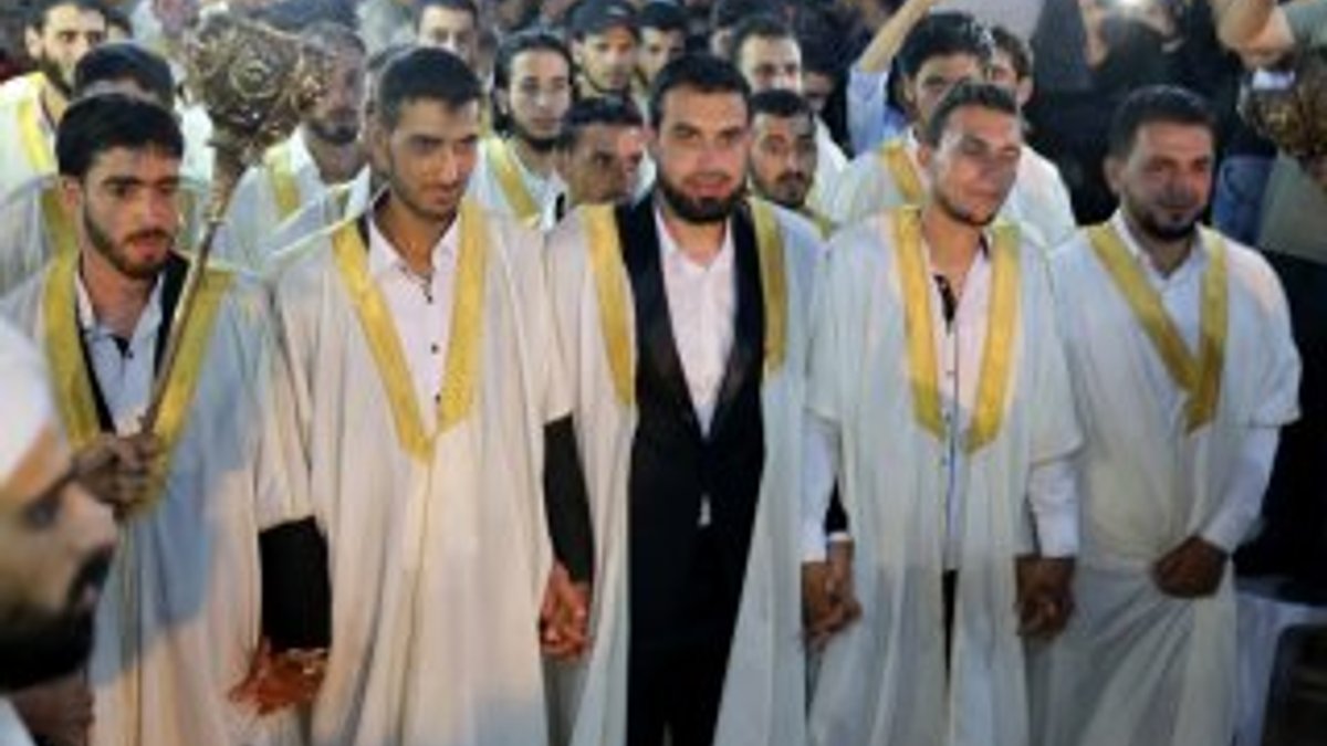 Suriye'deki kuşatma mağdurları toplu nikahla evlendi