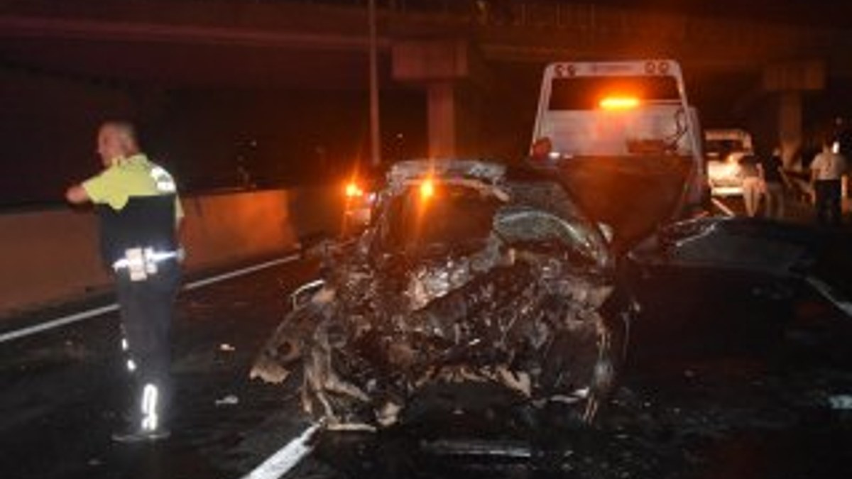 Tekirdağ'da otomobil kamyona çarptı: 1 ölü, 2 yaralı