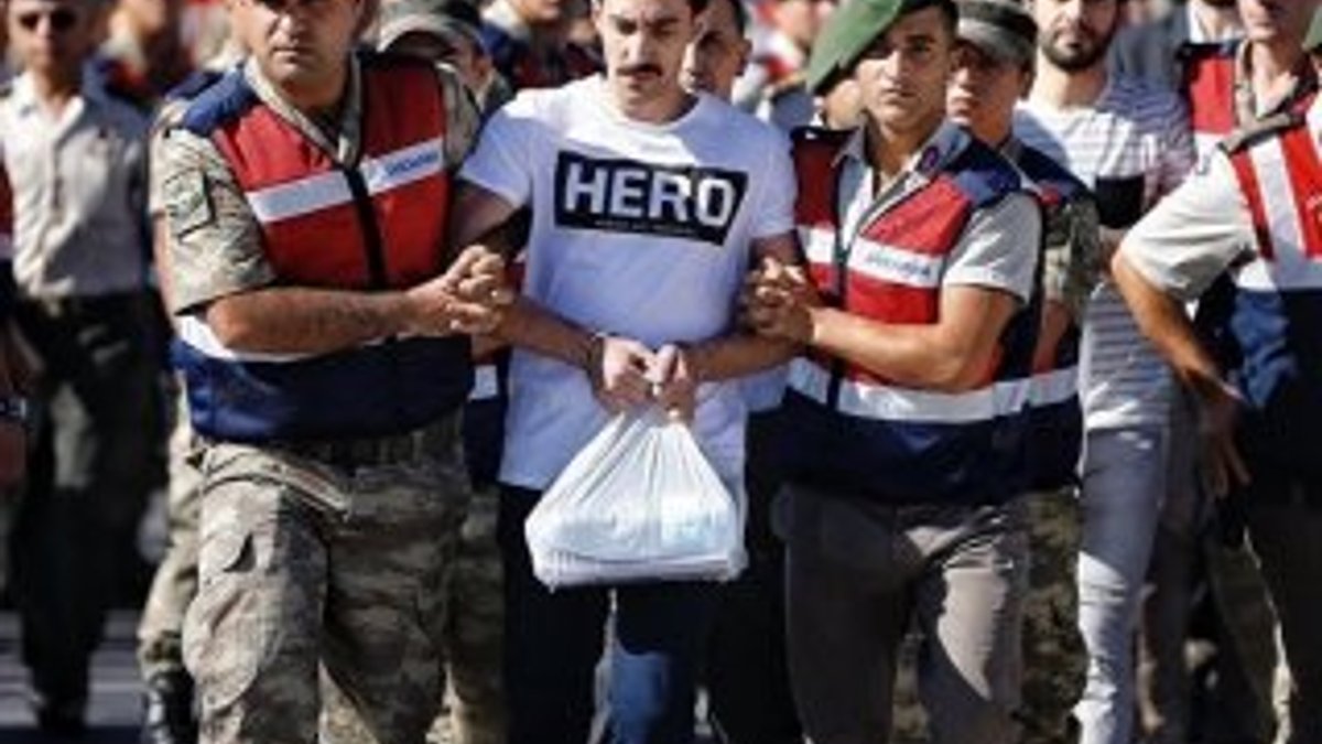 Hero tişörtü giyen sanığın avukatı tutuklandı