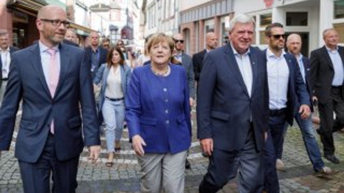 Merkel seçim çalışmalarına başladı