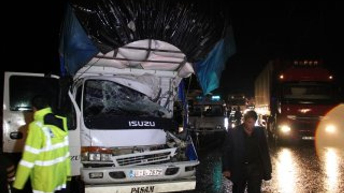 Sivas'ta zincirleme trafik kazası: 2 ölü 7 yaralı