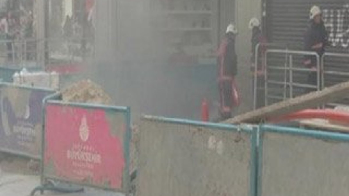 İstiklal Caddesi'ndeki yeraltı kablolarında yangın