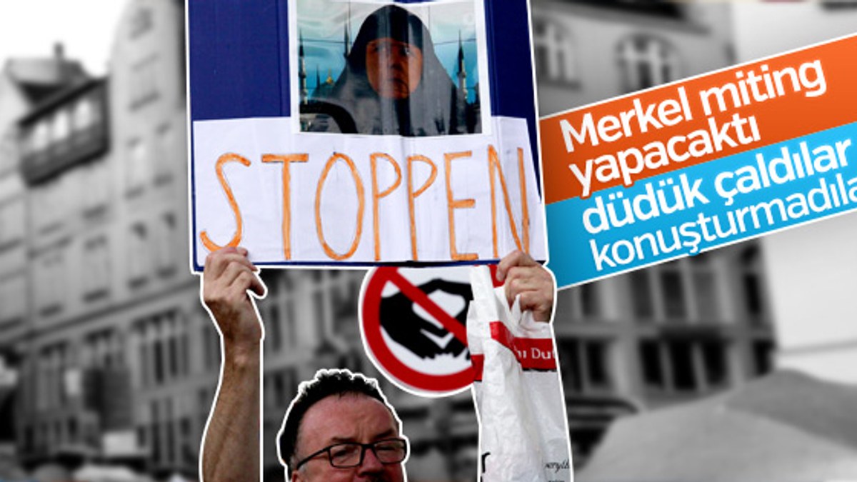 Merkel'e mülteci politikası protestosu