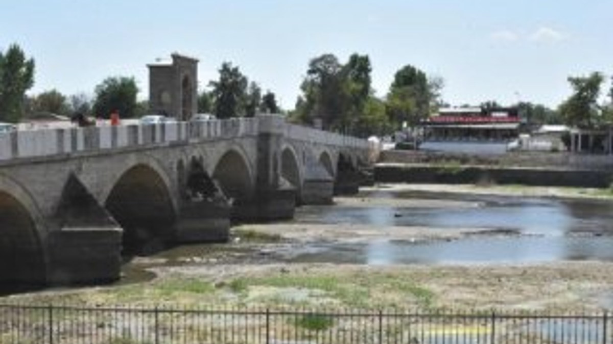 Edirne'de sıcaklar bastırdı, Tunca Nehri kurudu