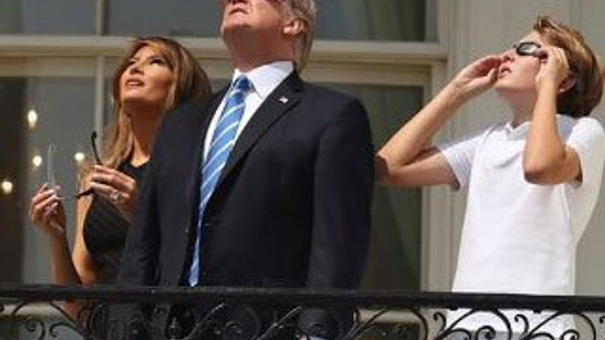 Trump ailesiyle güneş tutulmasını izledi