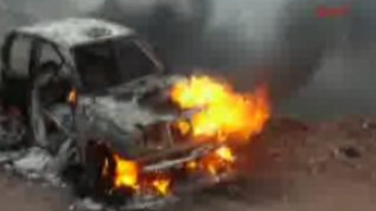Ralliciler patlayan araçta yanmaktan saniyelerle kurtuldu