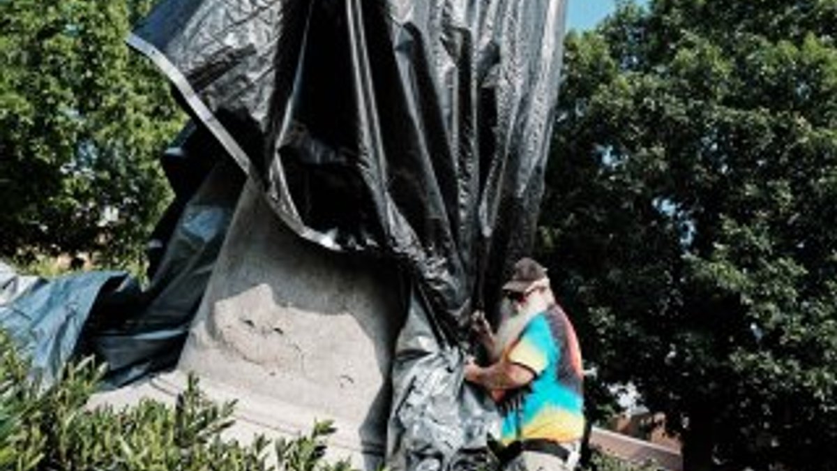 Amerika'da general heykellerinin üzeri kapatıldı
