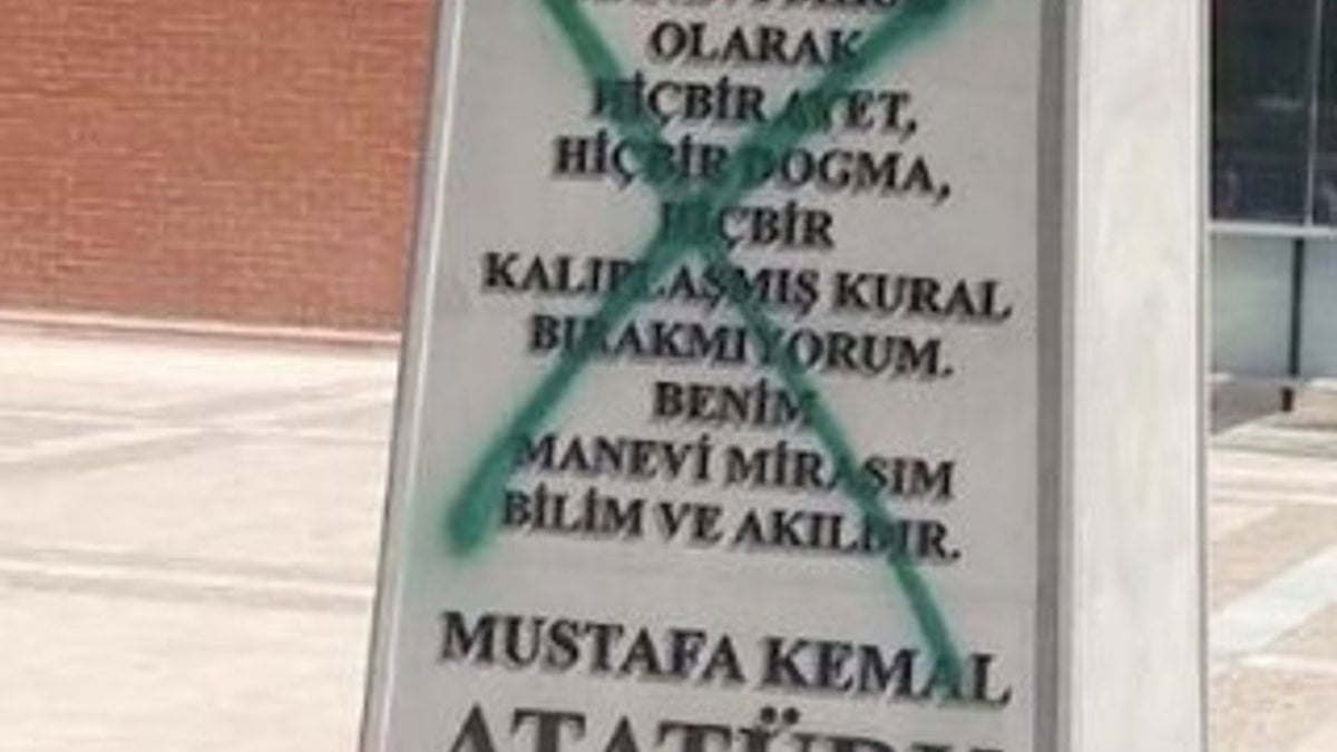 Eskişehir'de Atatürk heykeline saldırı